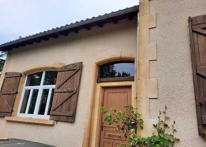 Chez Line Et Pierre: Appartement Spacieux, Lumineux Et Equipe
