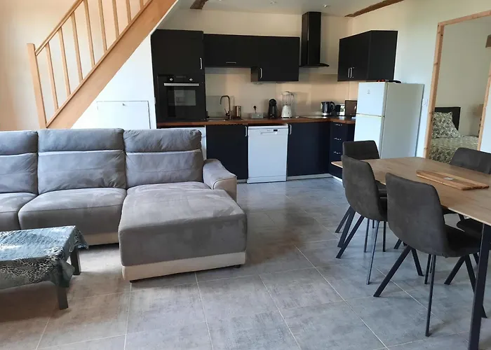 Chez Line Et Pierre: Appartement Spacieux, Lumineux Et Equipe